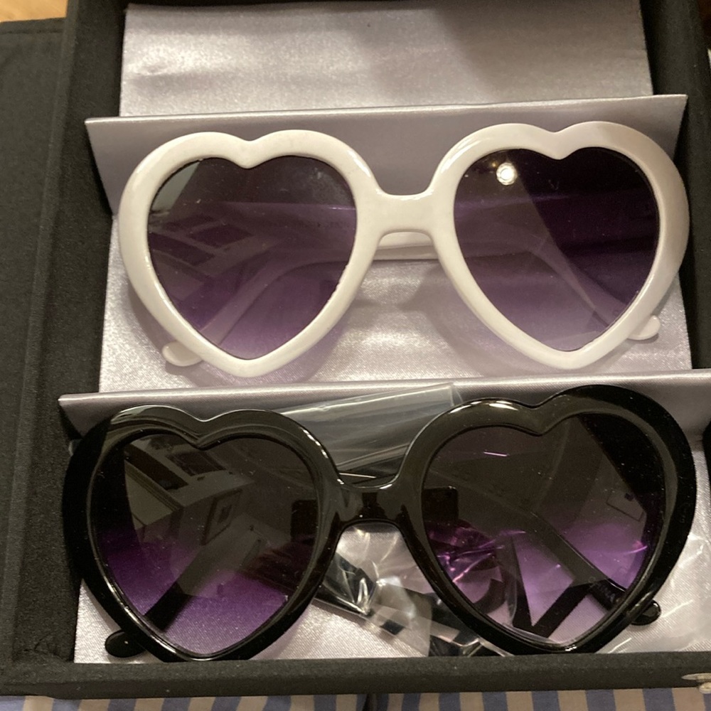 Heart sunglasses! Black and white